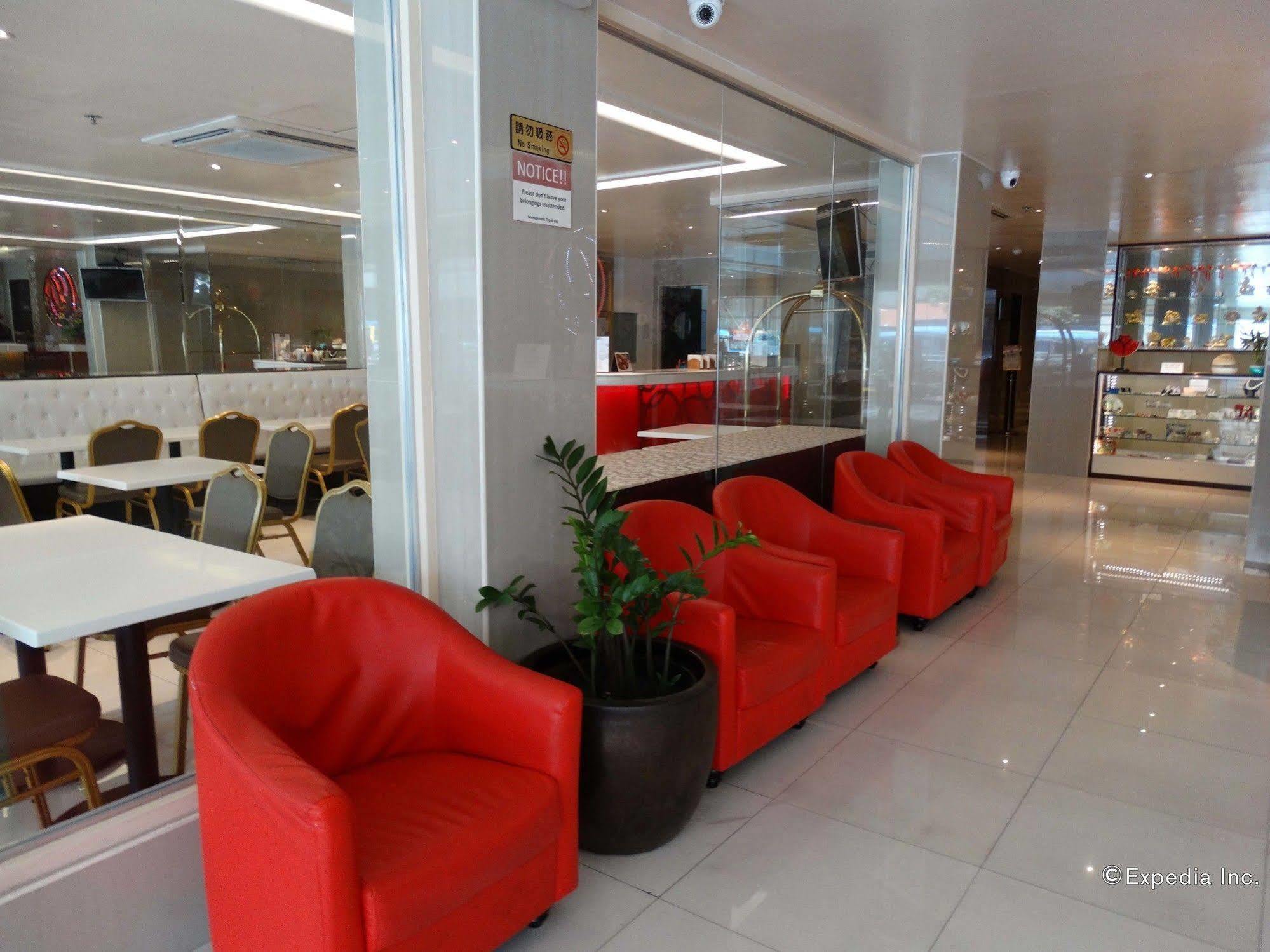 D Circle Hotel Manila Kültér fotó